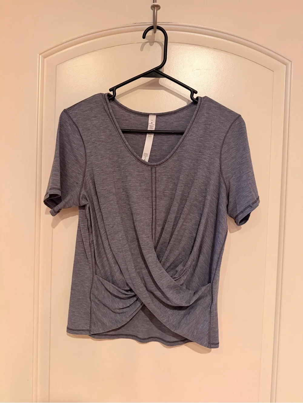 Lululemon Twist Front T-shirt short sleeve gray size 6 EUC